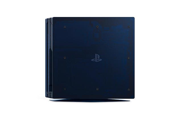 特別デザインの｢PlayStation®4 Pro 500 Million Limited Edition｣を8 